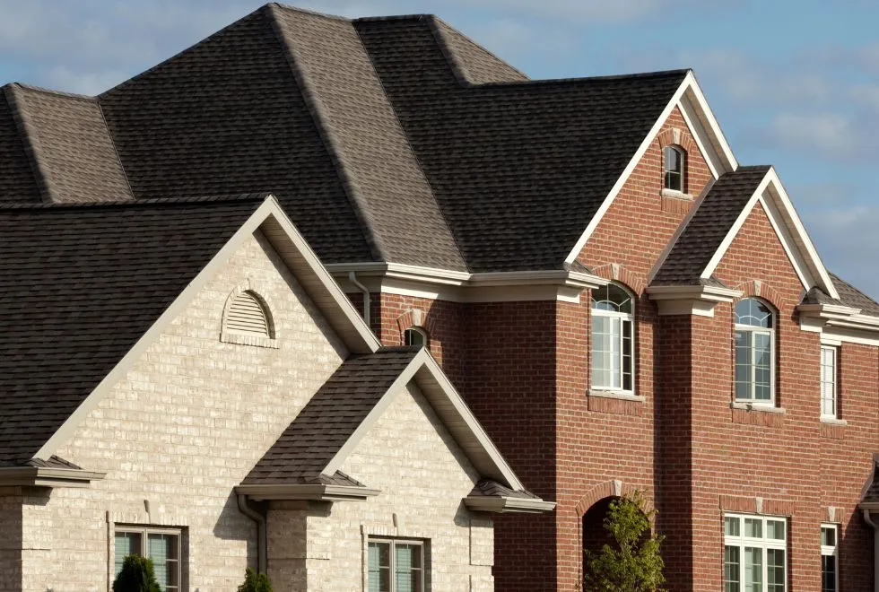 เจพี พรีเมี่ยมเฮ้าส์ ให้บริการติดตั้งหลังคาชิงเกิ้ลรูฟ โดยใช้เทคนิคที่ทันสมัย พร้อมรับประกันคุณภาพของวัสดุและงานติดตั้ง เพื่อให้บ้านของคุณมีหลังคาที่สวยงามและแข็งแรงที่สุด