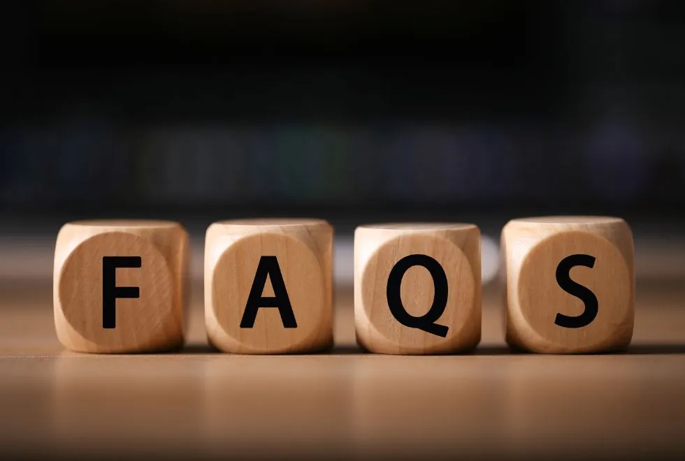 หลังคา ชิงเกิ้ลรูฟ มีความทนทานต่อฝนตกหนัก ลมแรง และสภาพอากาศที่เปลี่ยนแปลง ทำให้เหมาะกับสภาพอากาศในประเทศไทยที่มีฝนตกชุกและอากาศร้อนเกือบตลอดปี